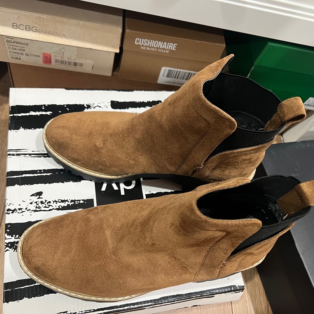 Ladies Chelsea Tan Suede Boots